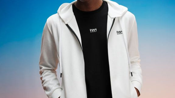 Sweatshirt Outfit Ideas to Keep You Warm in Cold Weather