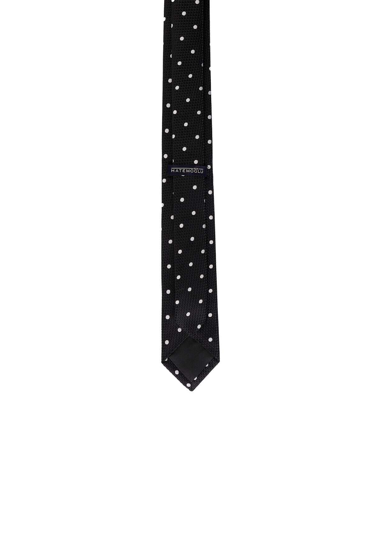 Black tie with white polka dots, featuring a sleek satin finish and the ’mateosu’ brand label near the top.