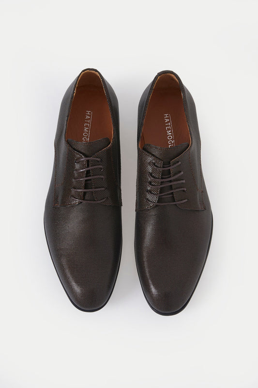 Black hatemoc men’s oxford shoes with a textured, perforated leather upper and matching laces.