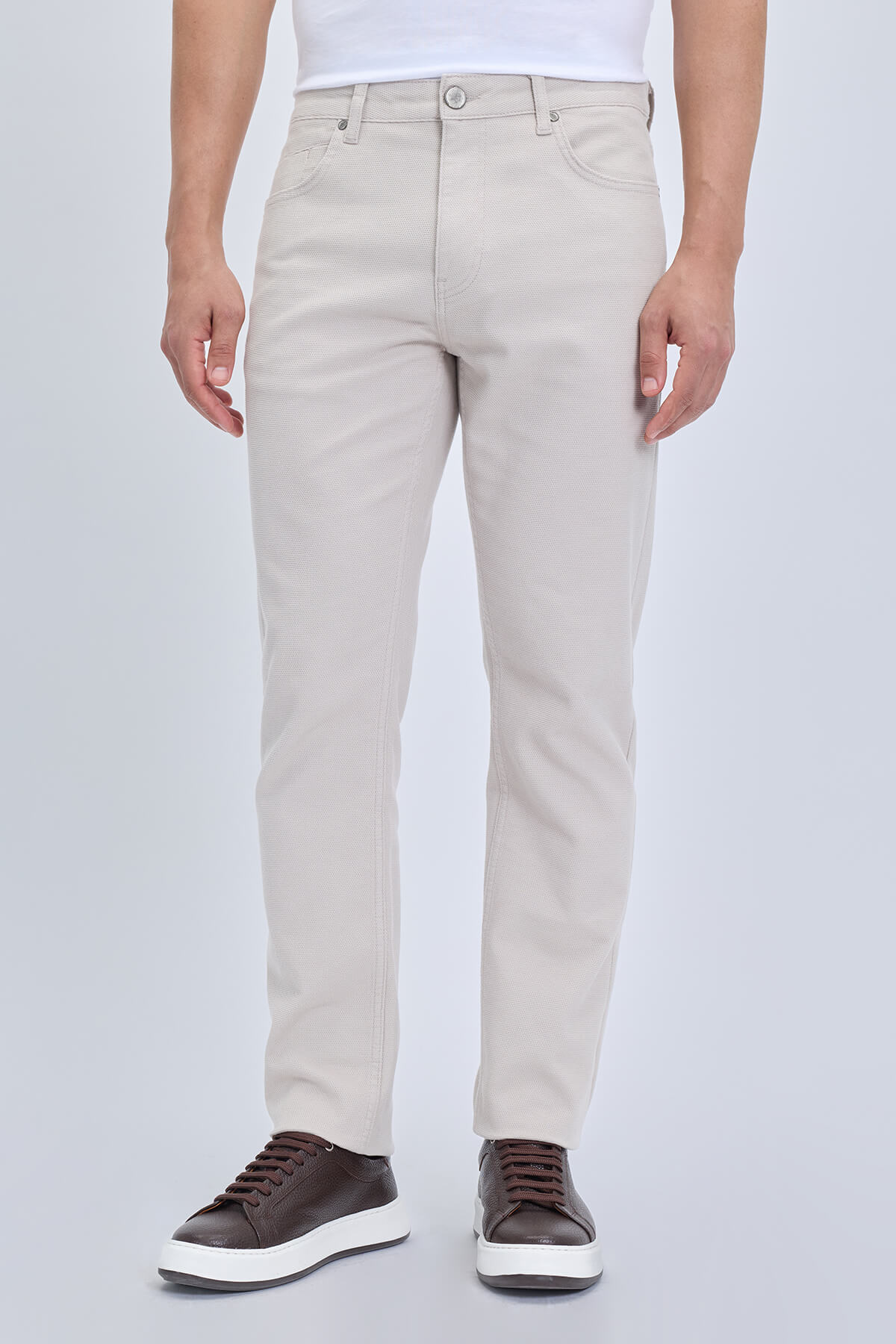 Beige straight-leg linen-tone chino pants with dynamic fit pocket low waist and smart casual modern cut and stitching details