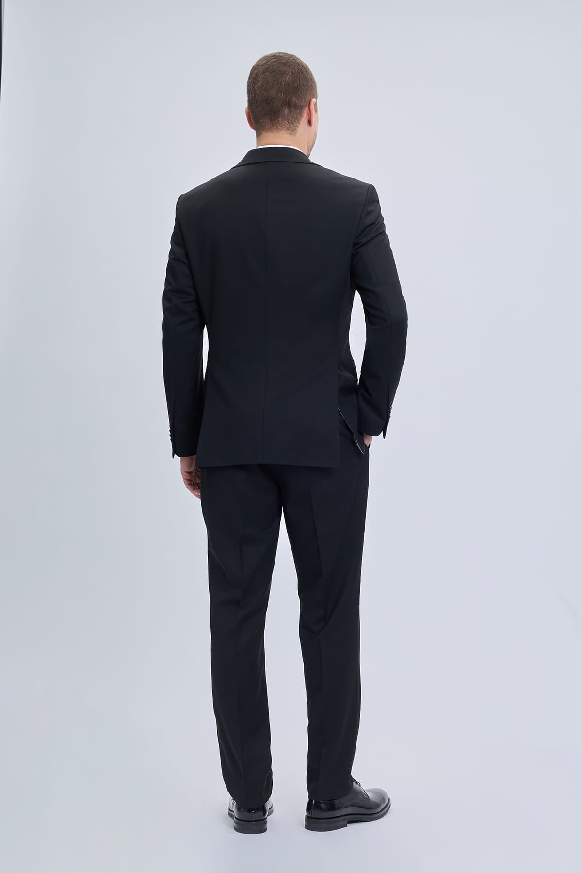 Black muscle fit notch lapel classic suit with tailored modern cut and subtle textured fabric