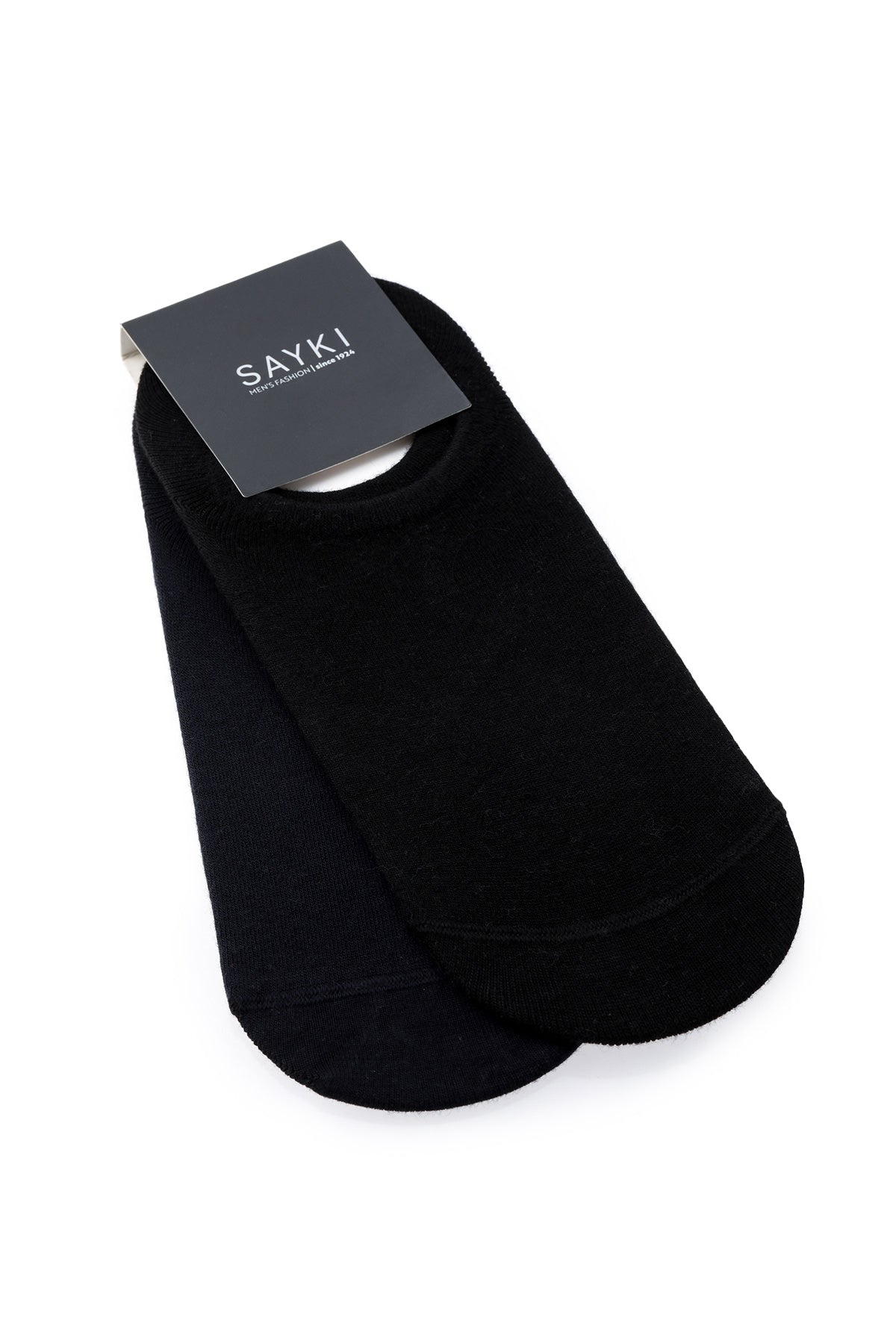 Black sayki no-show socks, sleek and minimalist in design.
