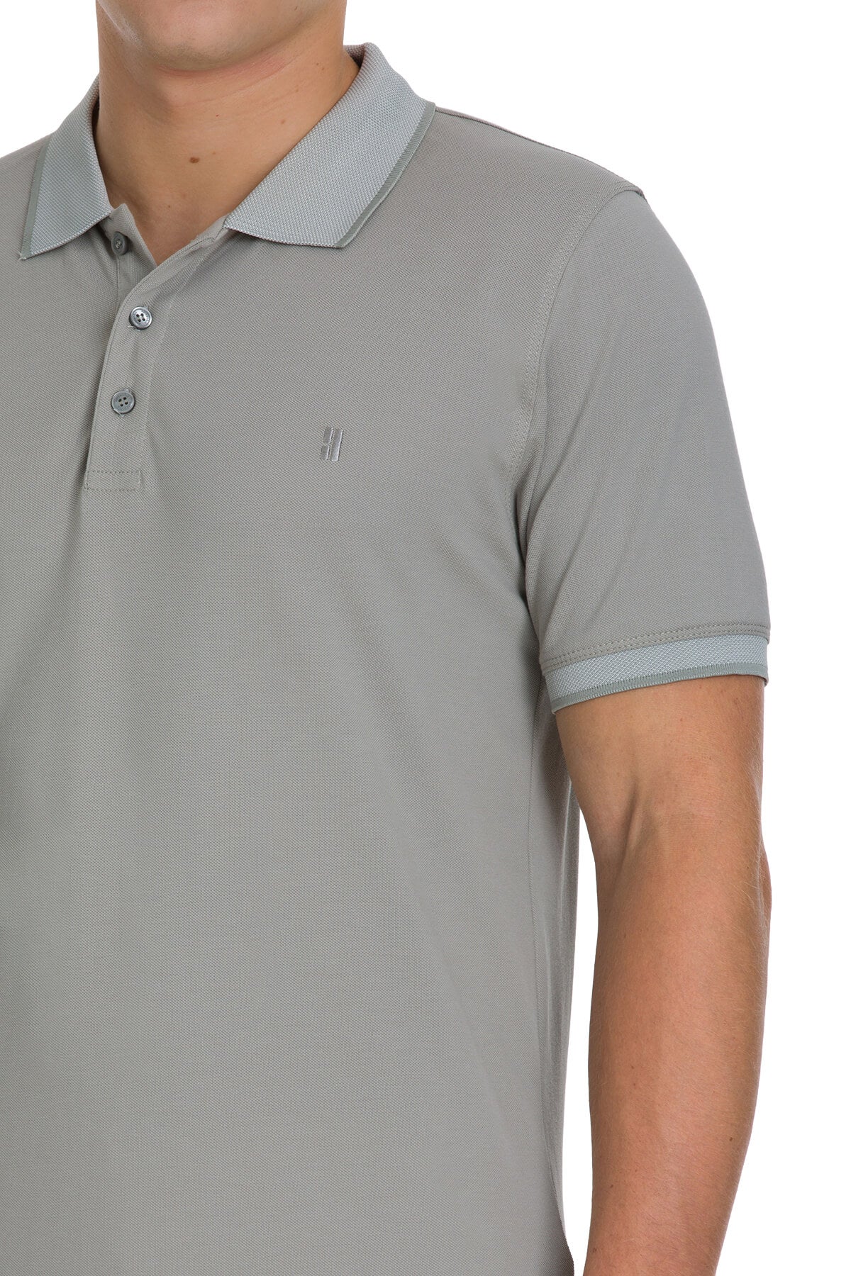 Regular fit light khaki polo shirt in 100% cotton with subtle textured weave and contrast trim on collar and sleeves