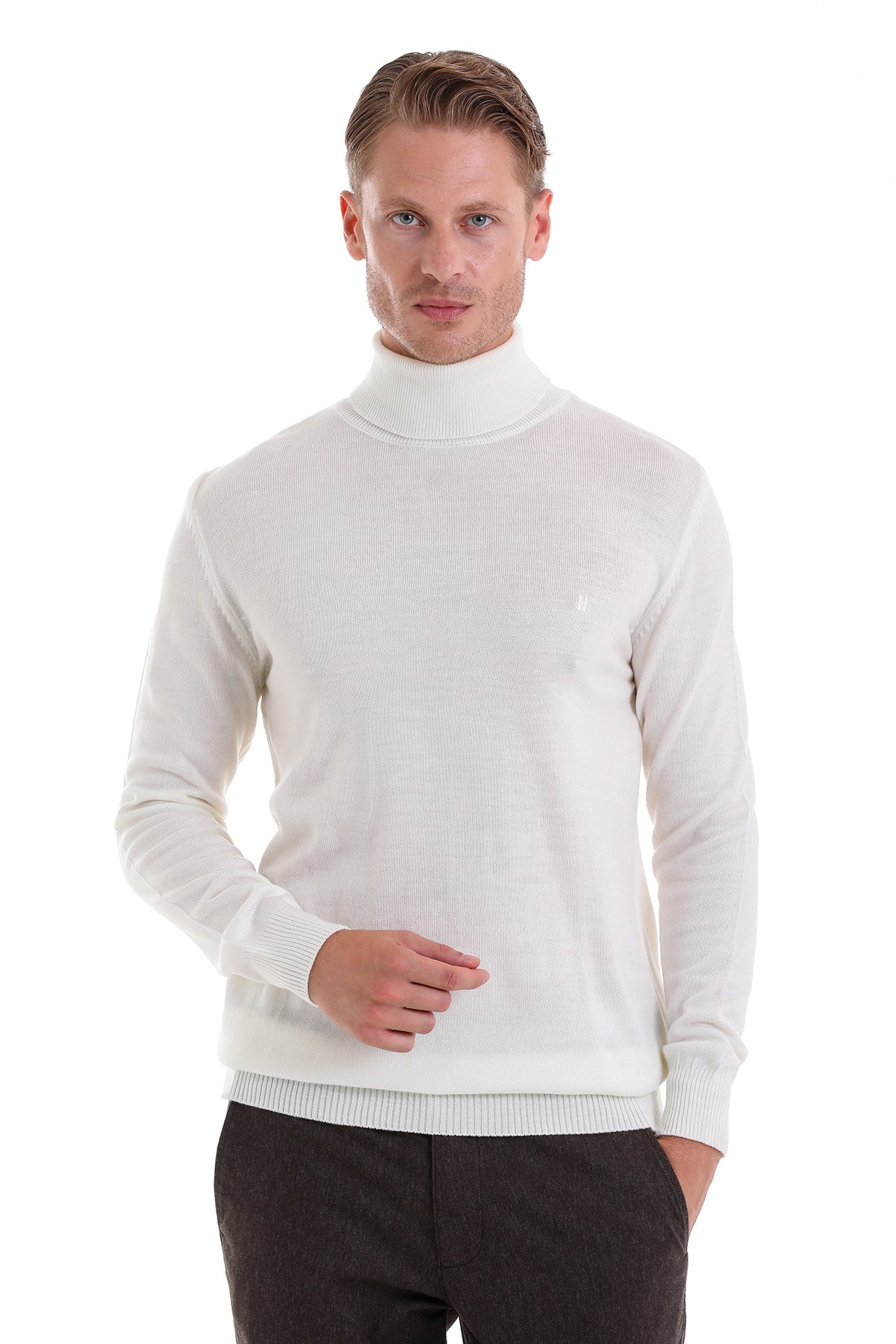 White turtleneck sweater with ribbed cuffs and hem, crafted from a soft knit material.