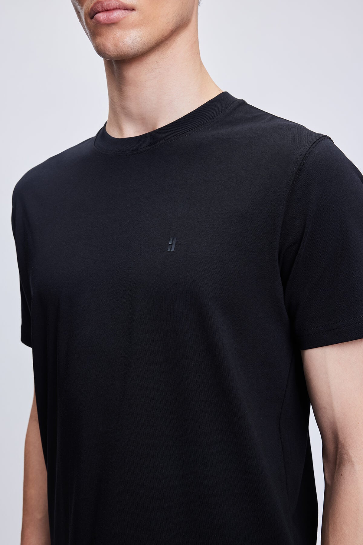 Regular Fit Black Cotton Blend Crewneck T-Shirt - SAYKI
