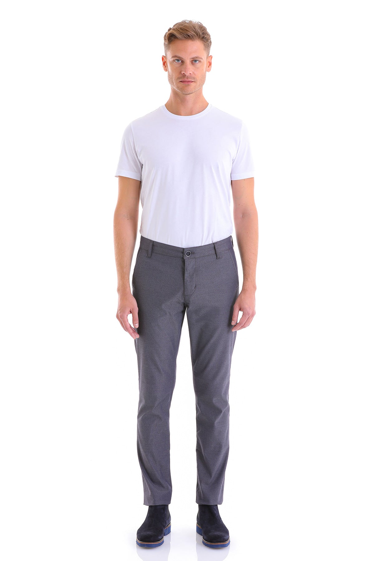 Gray men’s slim-fit dress pants with a clean, tailored cut and subtle creasing.