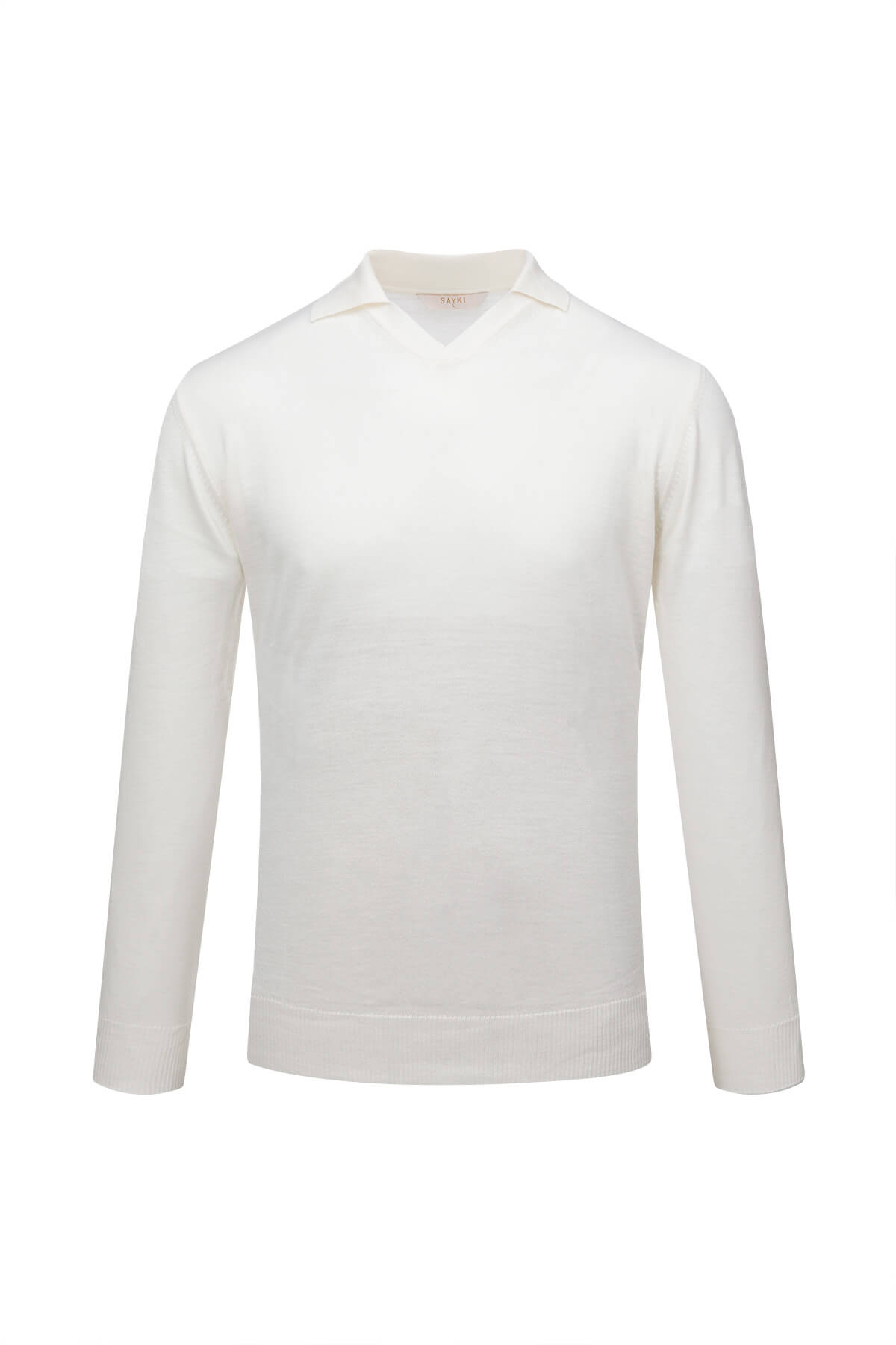 Regular fit johnny polo sweater in crisp white wool blend with subtle v-neck and ribbed cuffs long-sleeved knit
