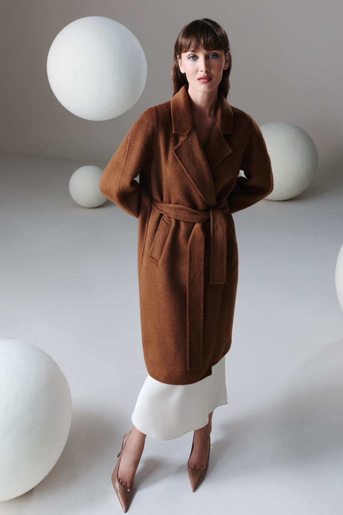 A rich brown belted wool coat with double-breasted design and plush texture in sayki woman dynamic fit style