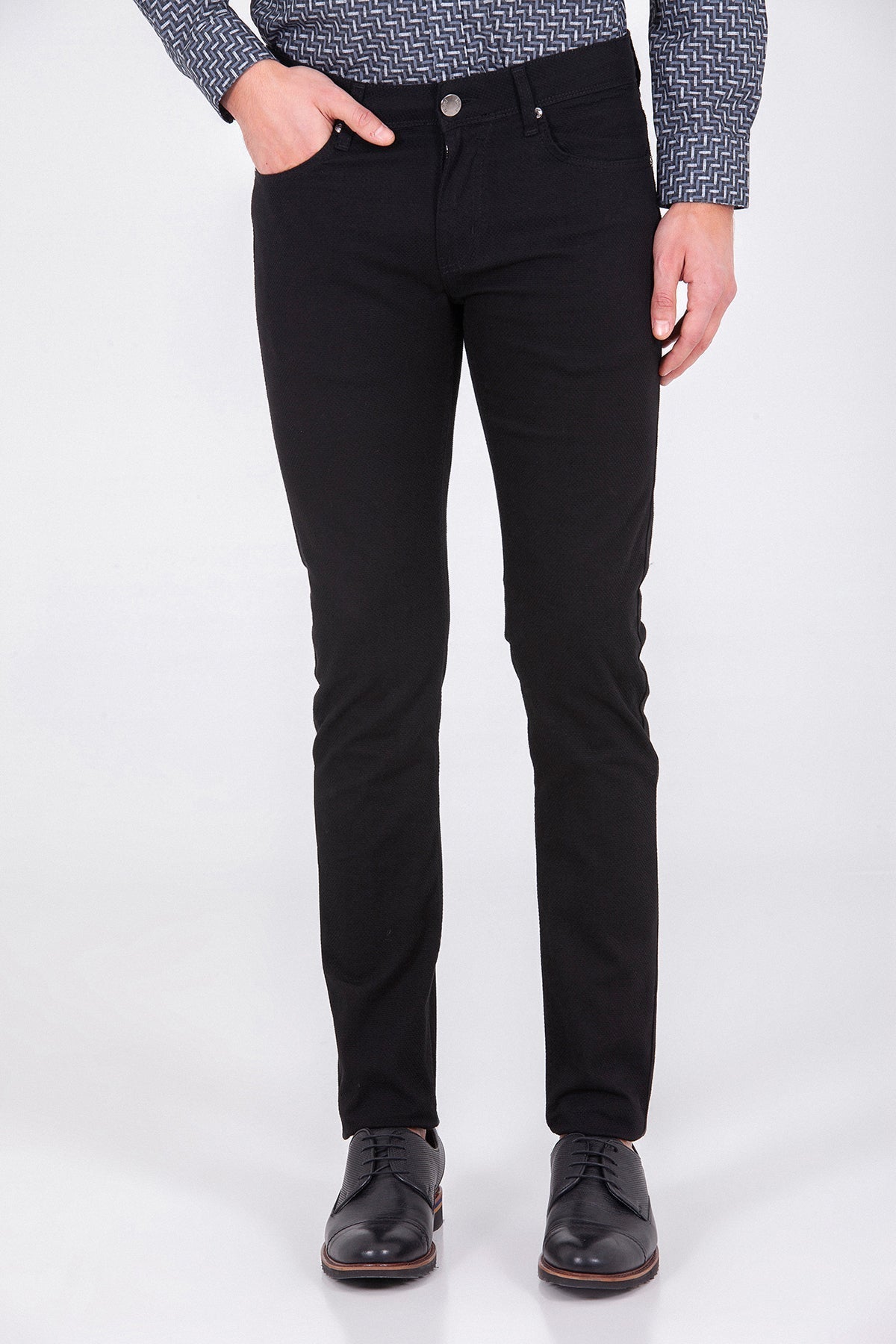 Black slim-fit jeans with a classic five-pocket design and subtle stitching details.