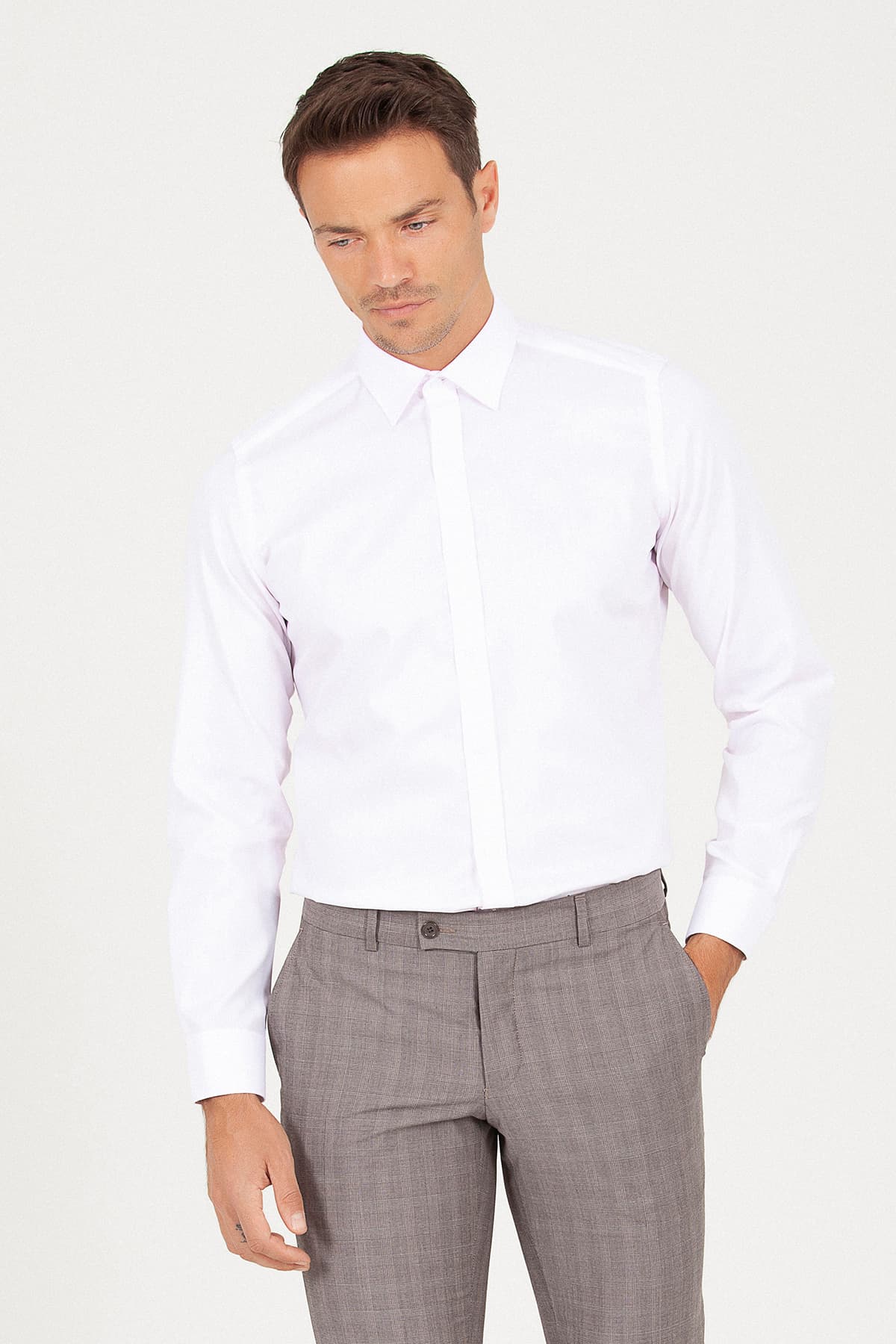 White men’s dress shirt with a classic collar and button-down front.