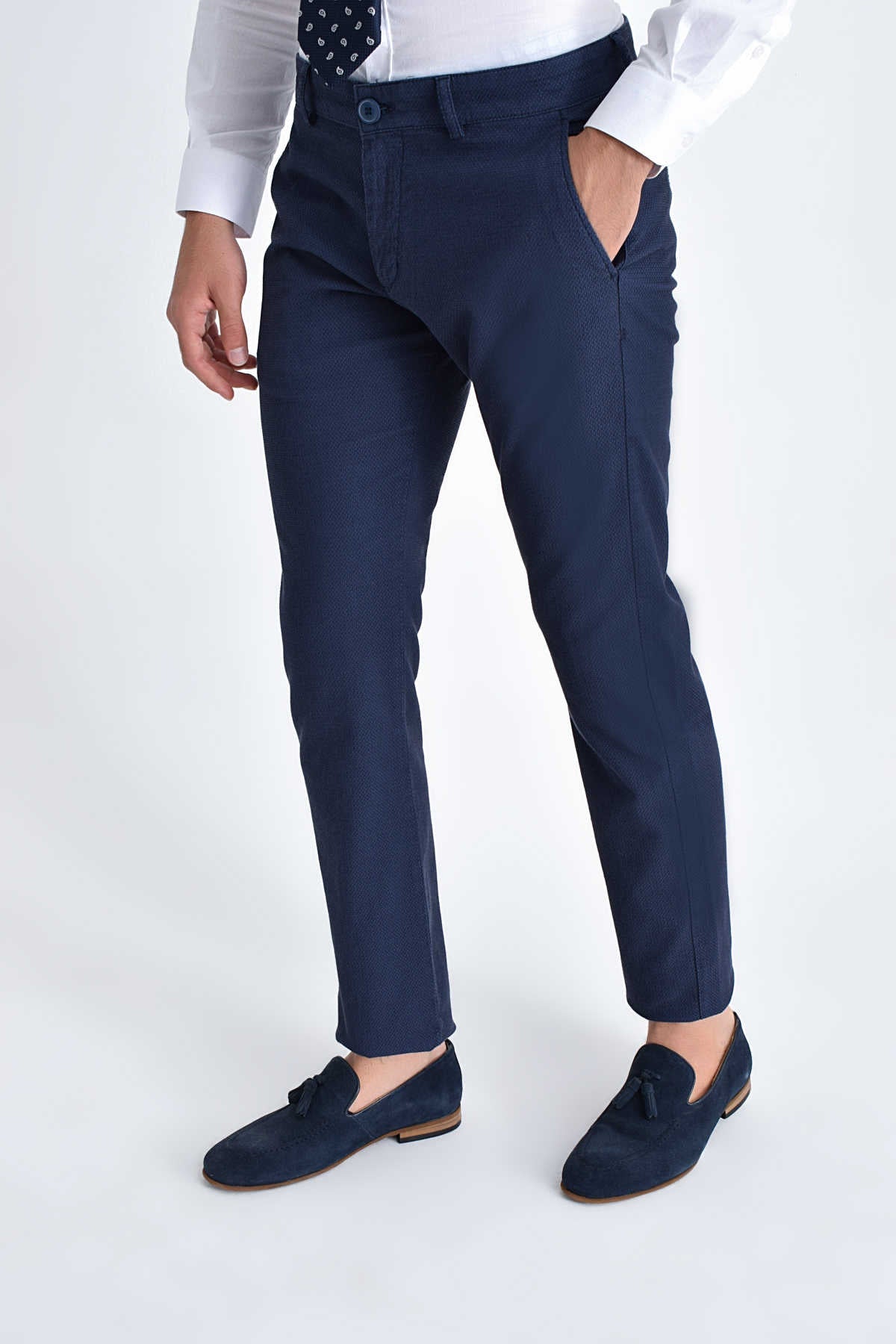 Navy blue tailored trousers with a sleek, slim-fit cut and subtle side seam detailing