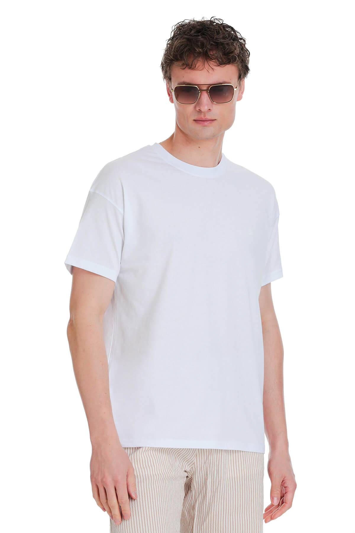 White oversize cotton crew neck t shirt with a classic crew neck design perfect for casual wear