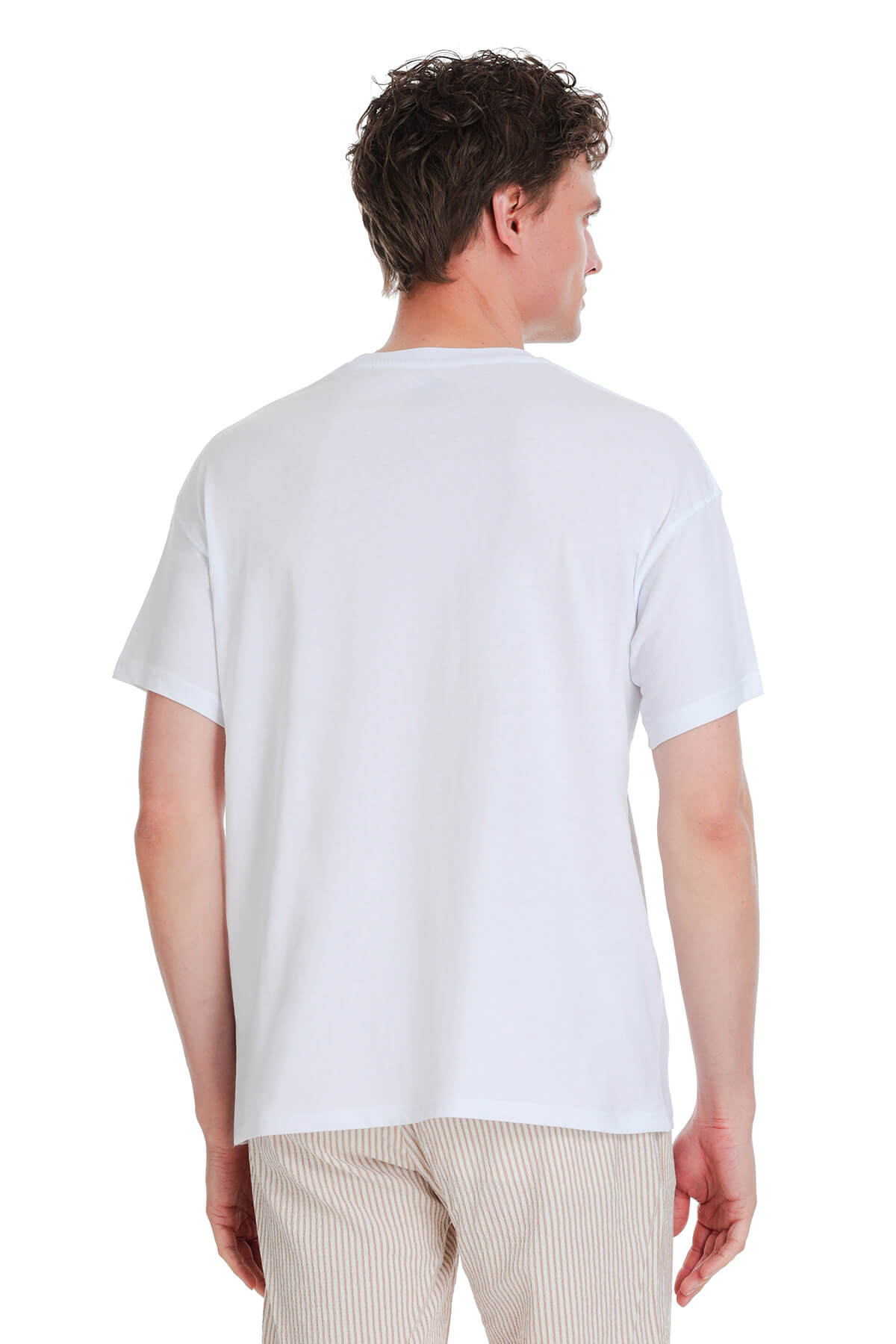 White oversize cotton t-shirt with a simple crew neck and short sleeves for casual wear