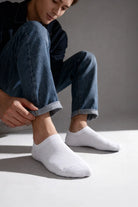 White ankle no show bamboo socks with soft seamless design and ribbed cuffs 5 pack set