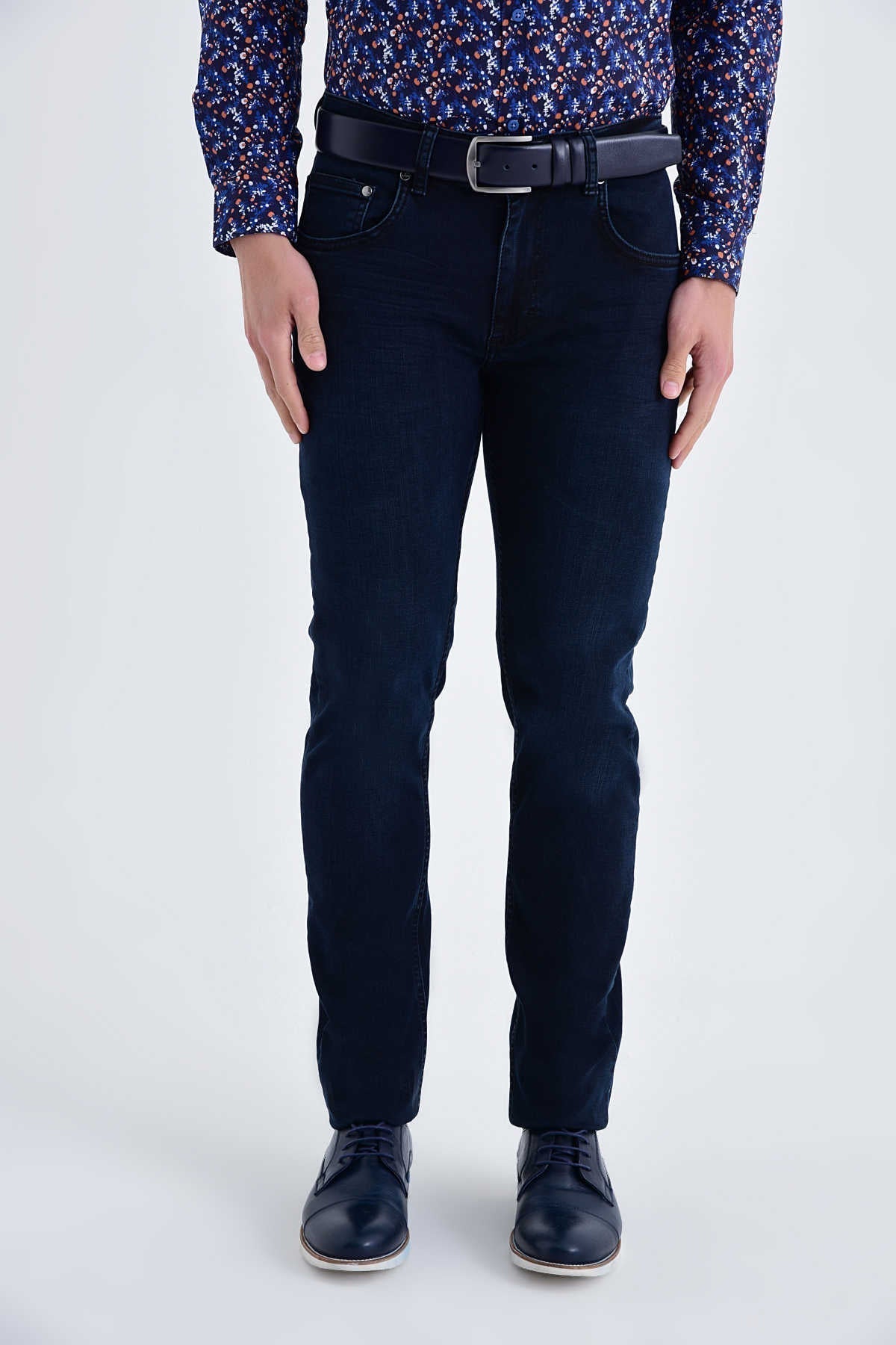 Dark blue slim-fit denim jeans with a classic five-pocket design and a black belt.