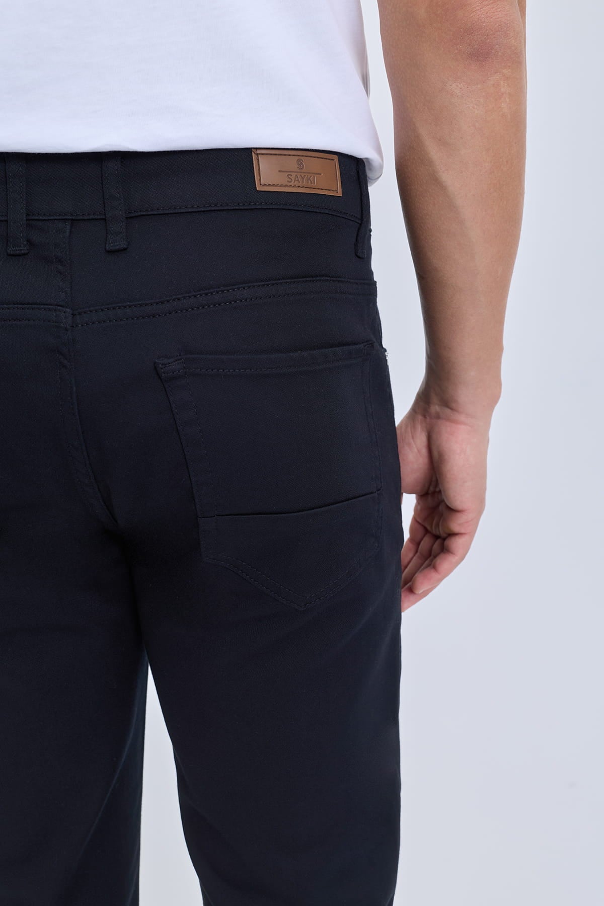 Dynamic fit black cotton gabardine casual pants with brown leather brand patch ideal for smart casual dress