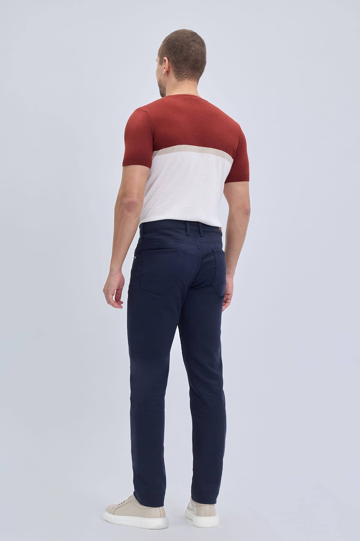 Navy blue slim-fit cotton gabardine trousers with dynamic fit and subtle stitching ideal for smart casual wear