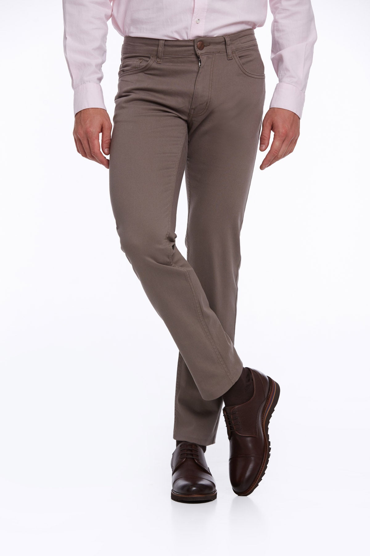 Khaki-colored, slim-fit men’s dress pants made of durable fabric with a classic five-pocket design.