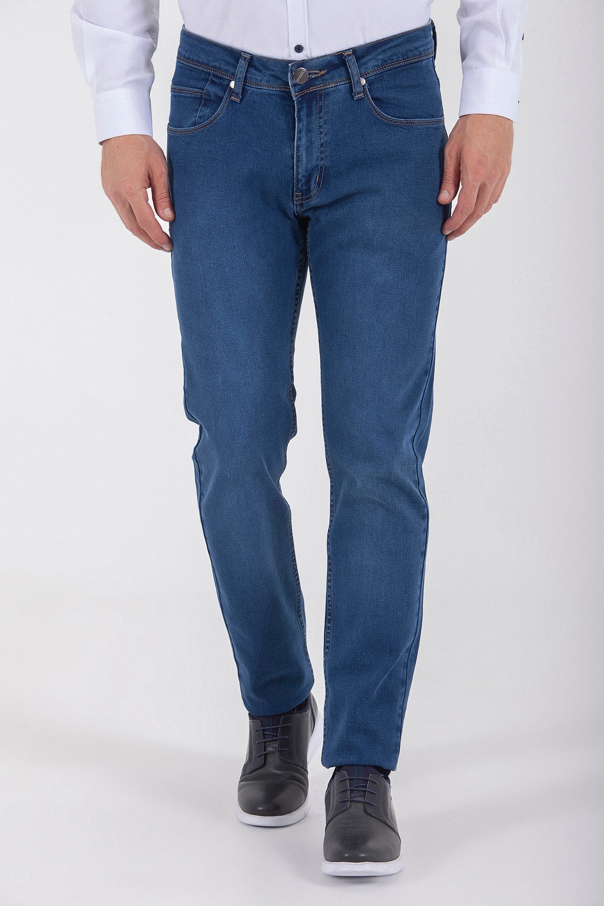 Dark blue denim jeans with a slim fit and classic five-pocket design.