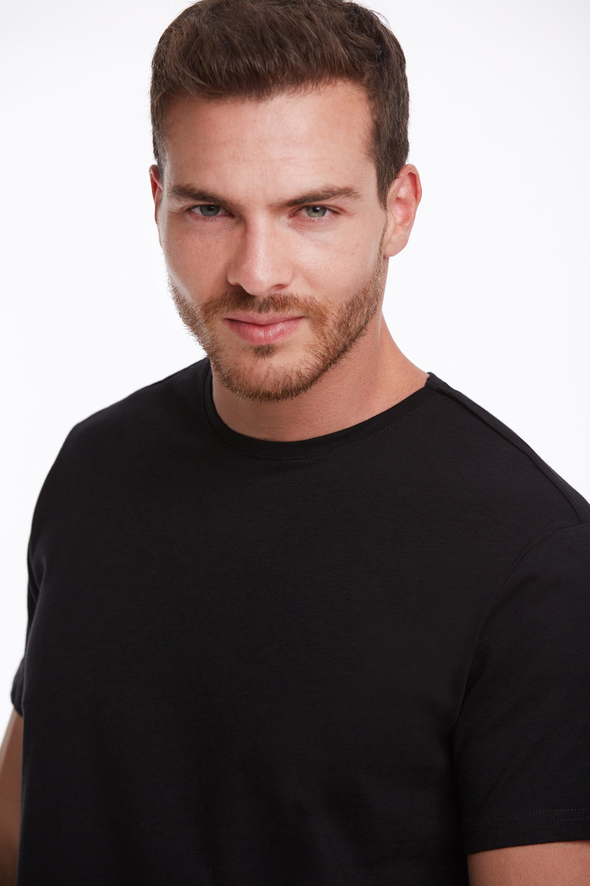 Regular fit black basic cotton crew neck t-shirt with short sleeves for casual everyday wear