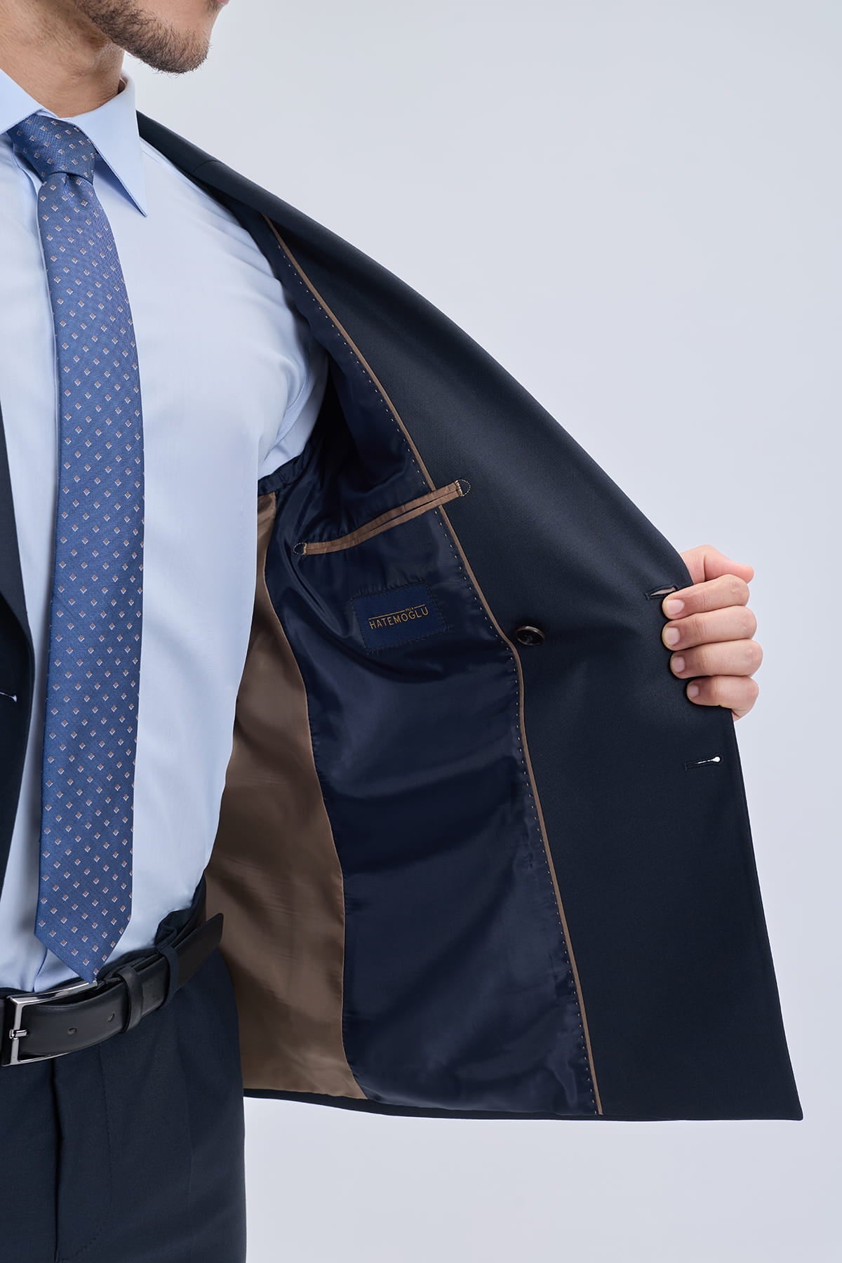 Regular fit double breasted peak lapel navy classic suit jacket in wool with brown lining and subtle stitching details