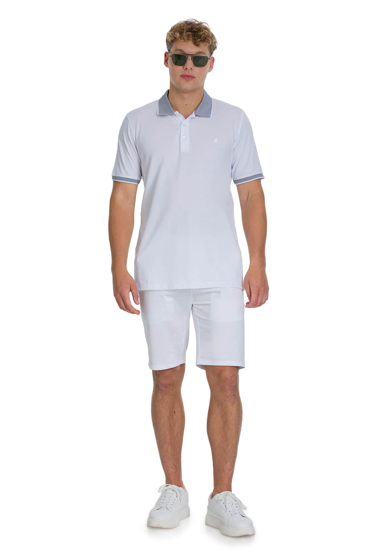 Regular fit white cotton polo t-shirt with light gray collar and sleeve trim made of 100 percent cotton