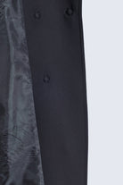Sayki woman dynamic fit cachet black oversized coat with glossy water-resistant raincoat fabric and snap buttons along seam