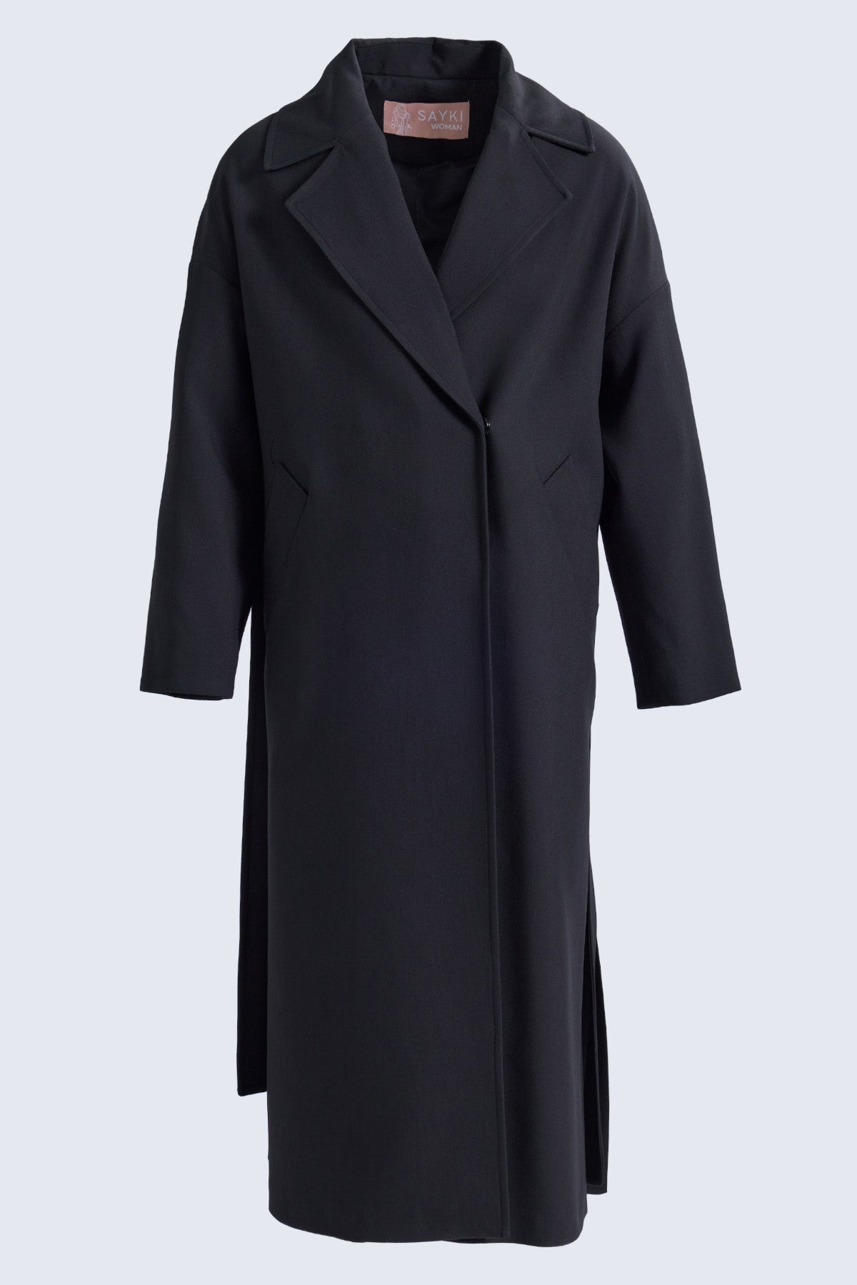 Black minimalist trench coat with structured collar and side slits from sayki woman dynamic fit collection