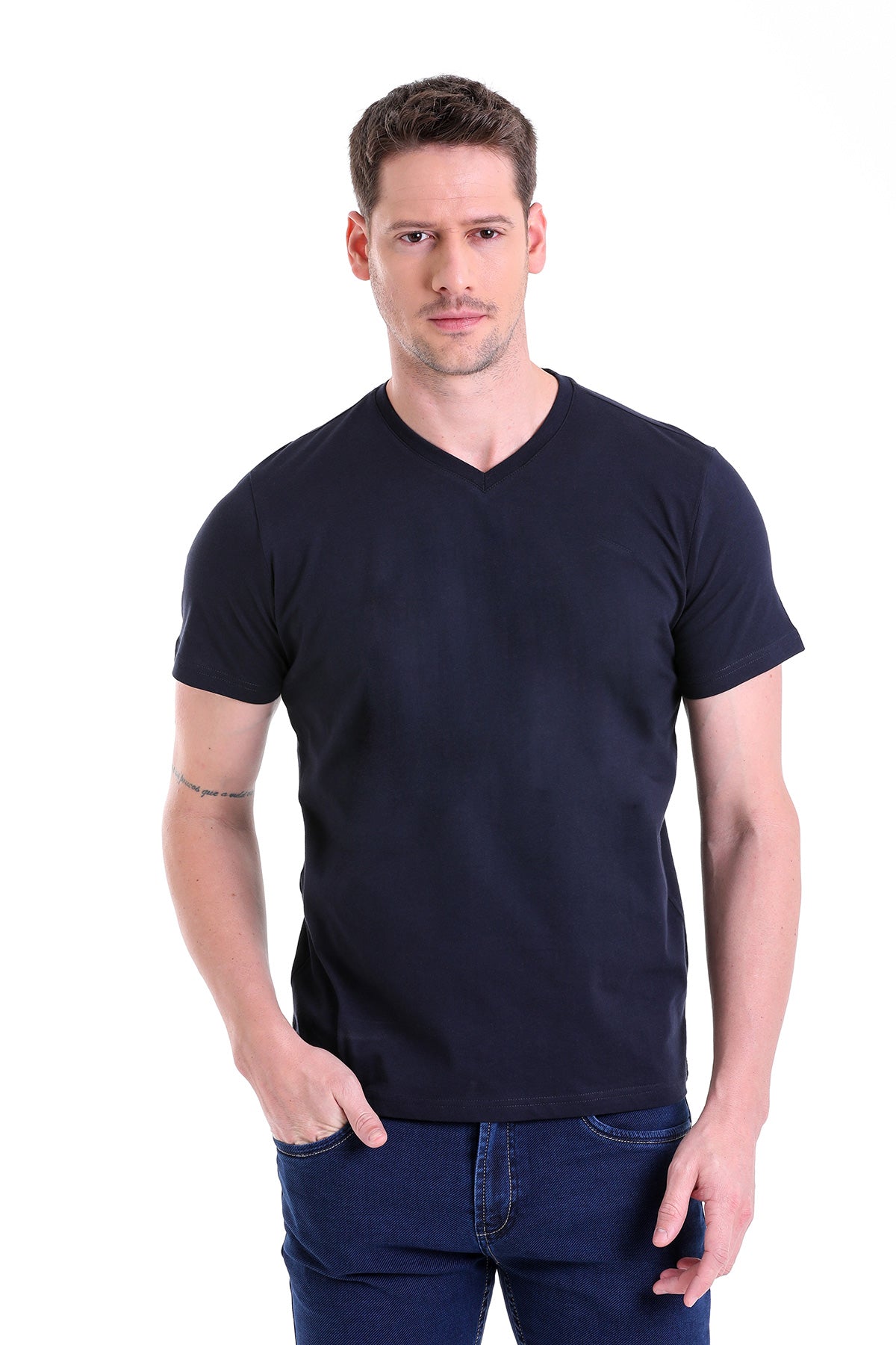 Navy blue short-sleeved v-neck cotton t-shirt